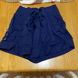 Navy blue tie GAP shorts